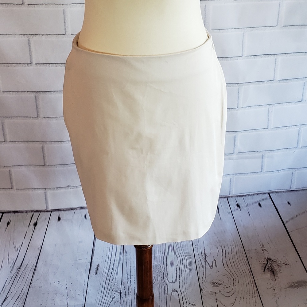 BODY BY VICTORIA  Beige Pencil Skirt EUC - Picture 2 of 4